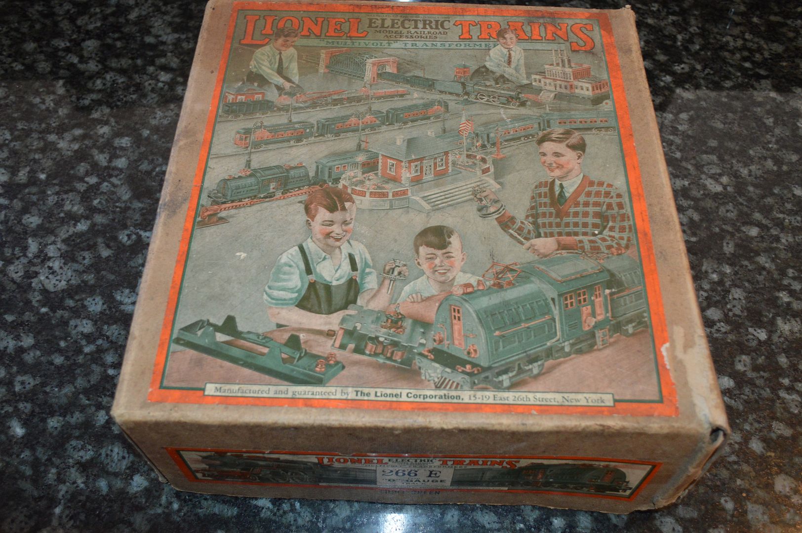 RARE 1930 ERA VINTAGE LIONEL TRAIN SET WITH BOXES AND MASTER BOX